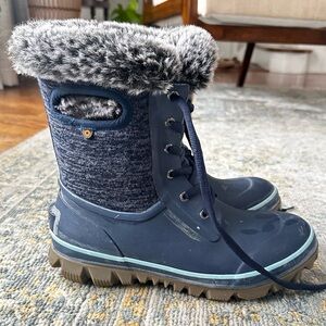 BOGS Arcata Navy Blue Women’s Winter Snow Boot Size 9
